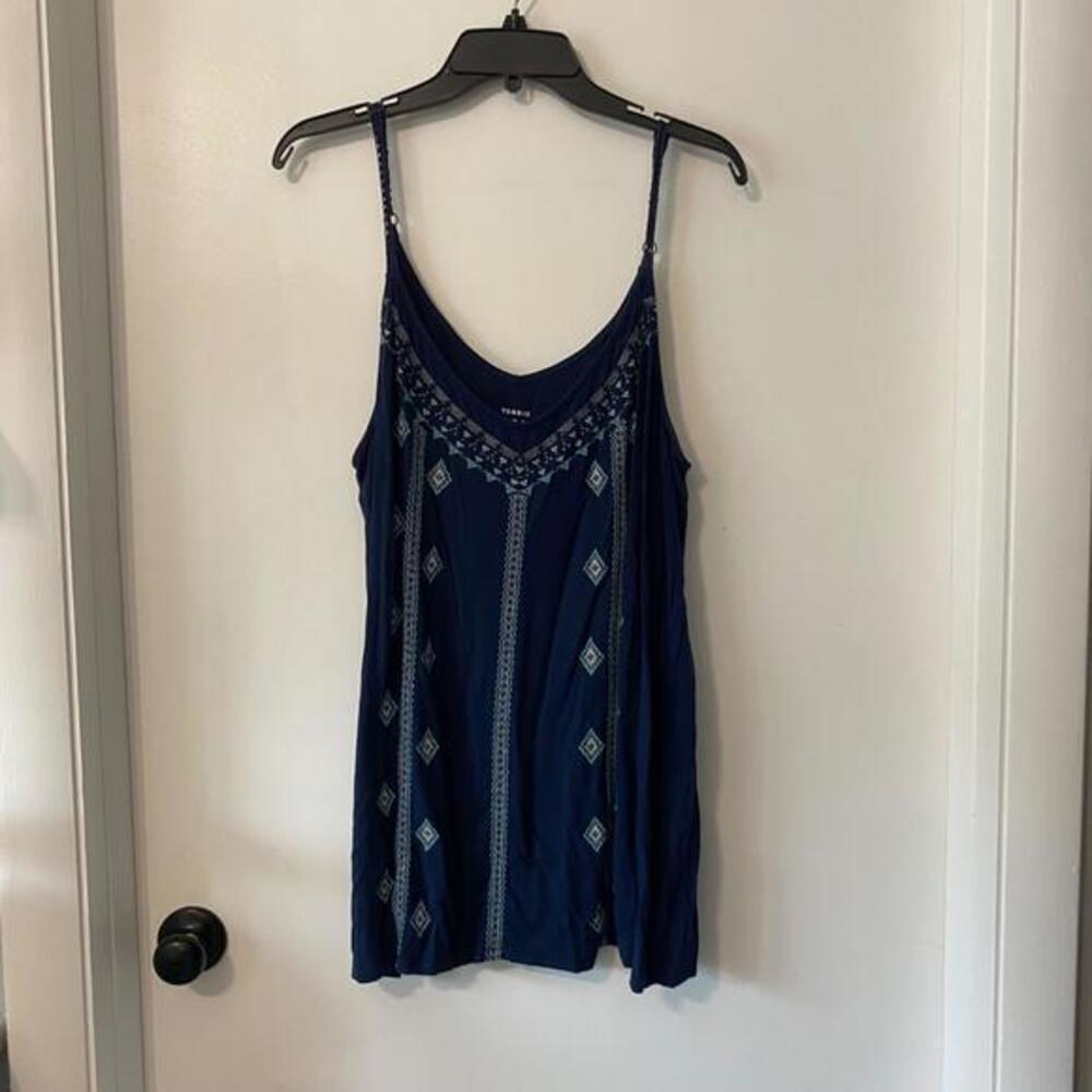 Torrid Size 3 Tank Top Super Soft Knits Embroidered Print